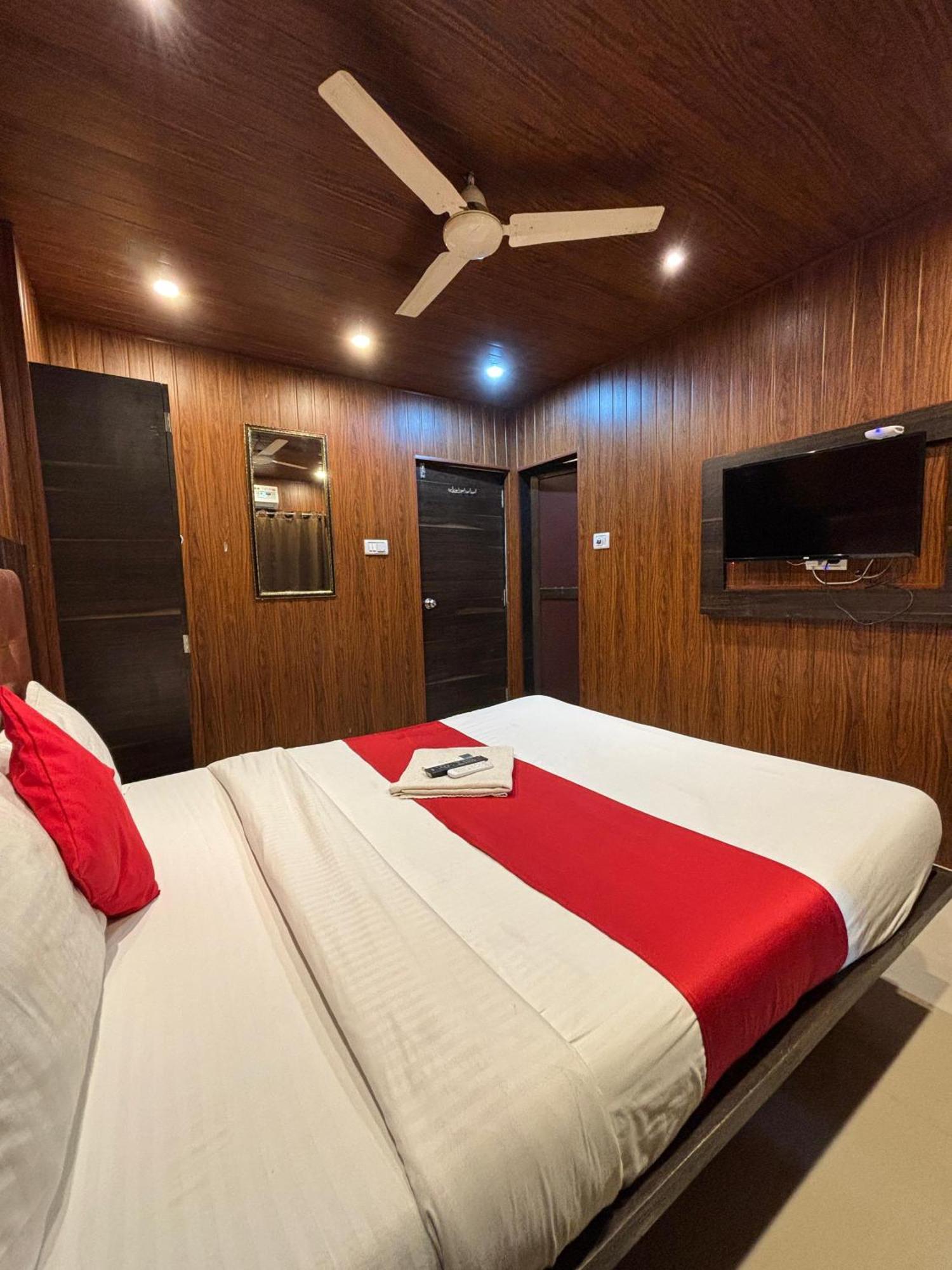 Hotel Borivali Executive - Near Borivali Railway Station, Mumbai