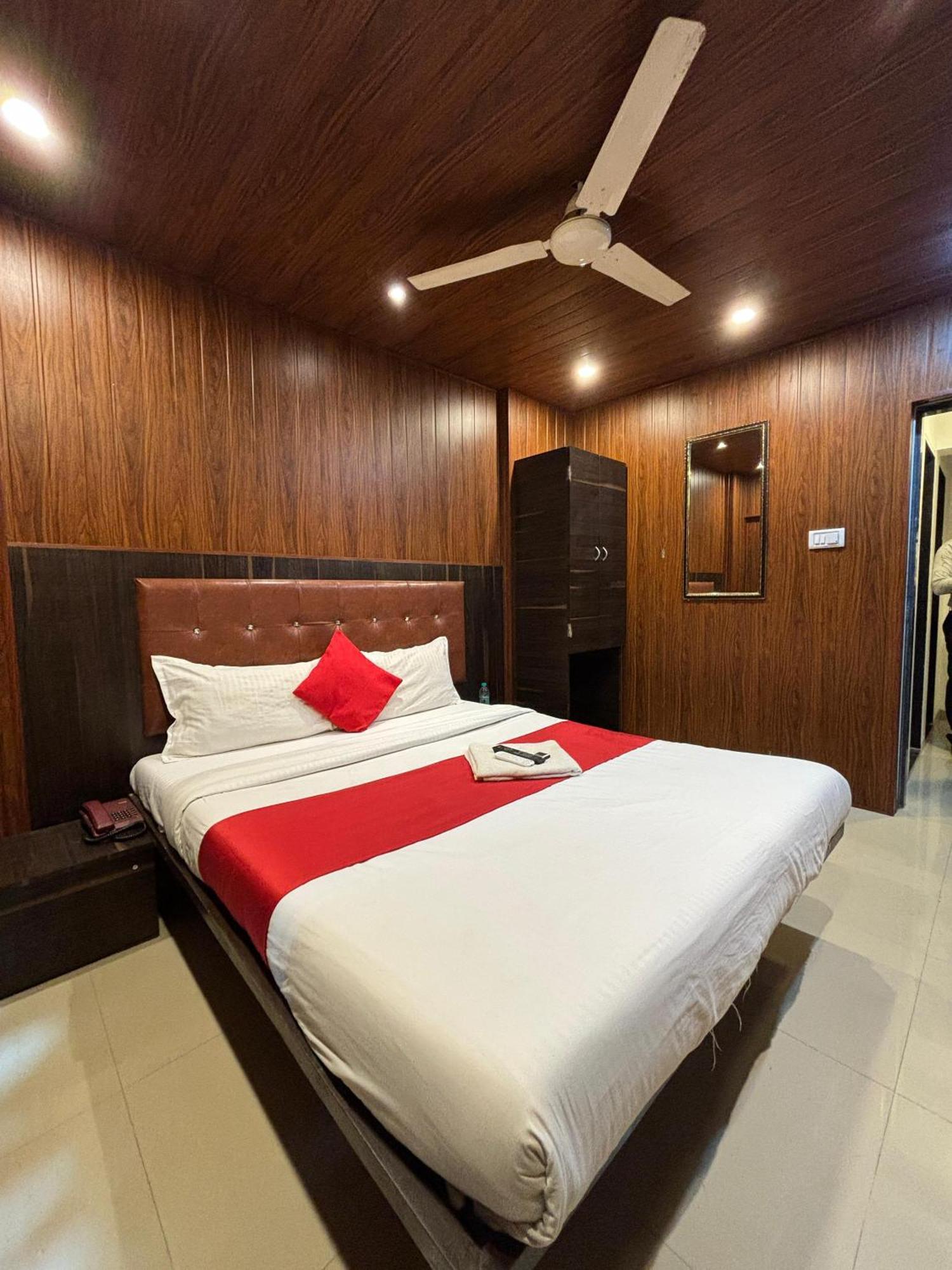 Hotel Borivali Executive - Near Borivali Railway Station — Photos 1